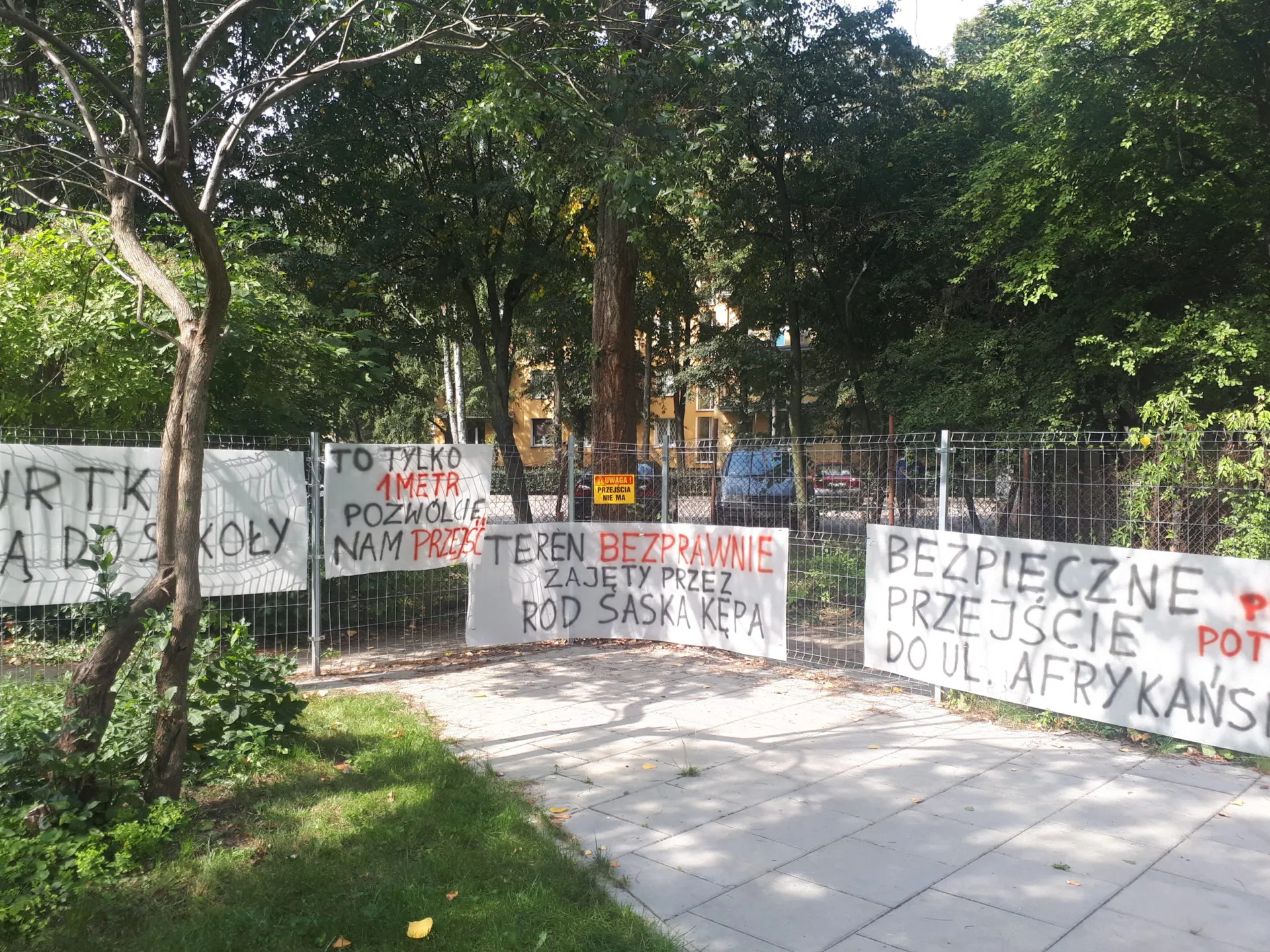 Dlaczego nielegalny płot nadal stoi?