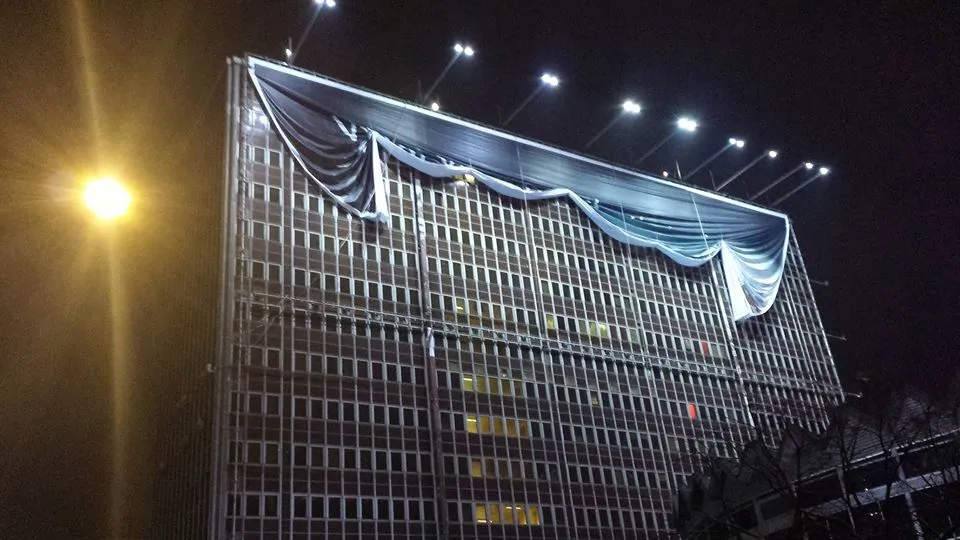 Odsłonięty budynek Universalu