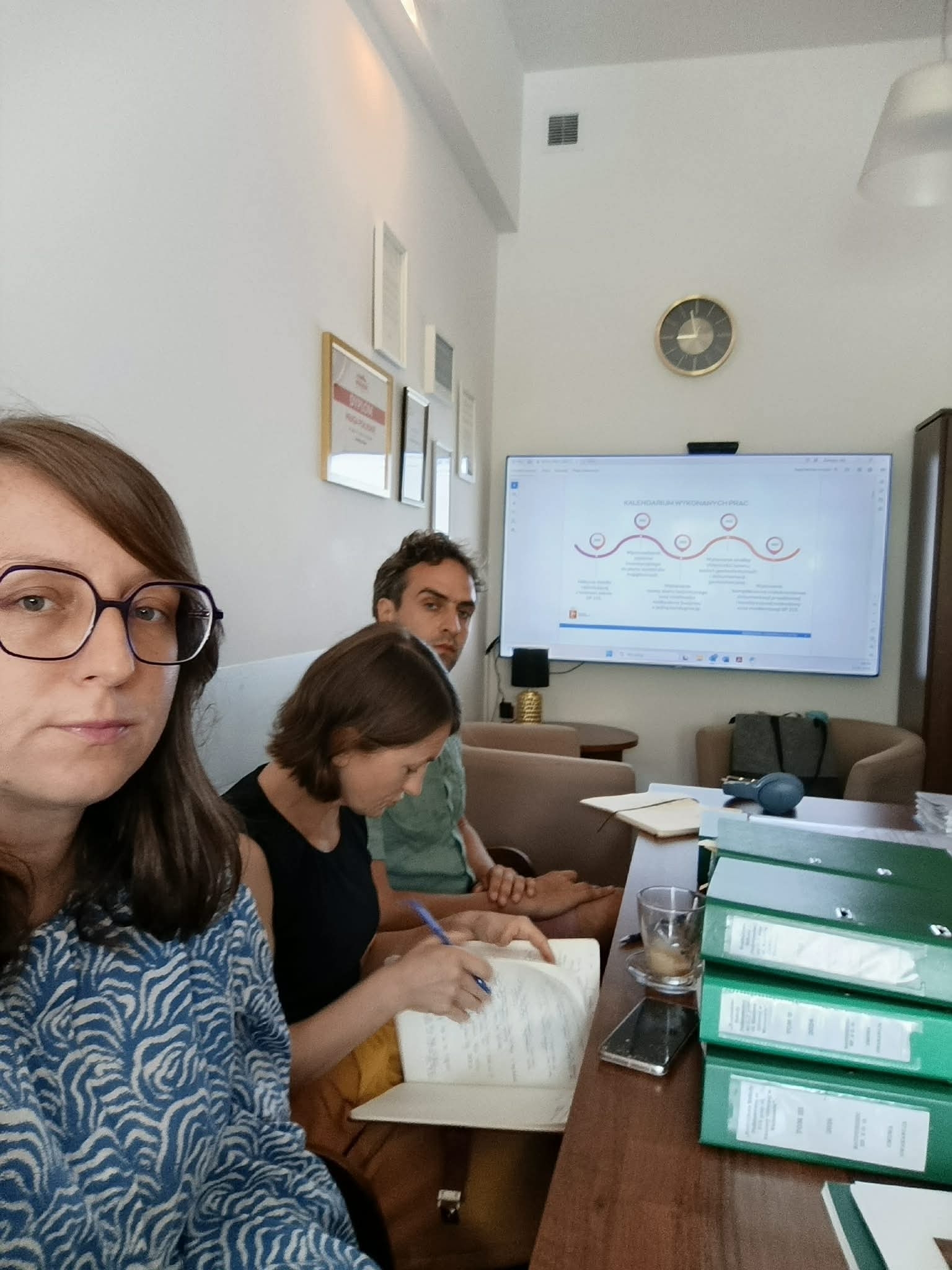 Raport z kontroli radnych ws. opóźnień w rozbudowie Szkoły Podstawowej nr 215 przy Kwatery Głównej w Warszawie