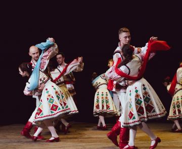 ФОТО: звітний концерт ансамблів танцю «Квіти України» і «Мрія»