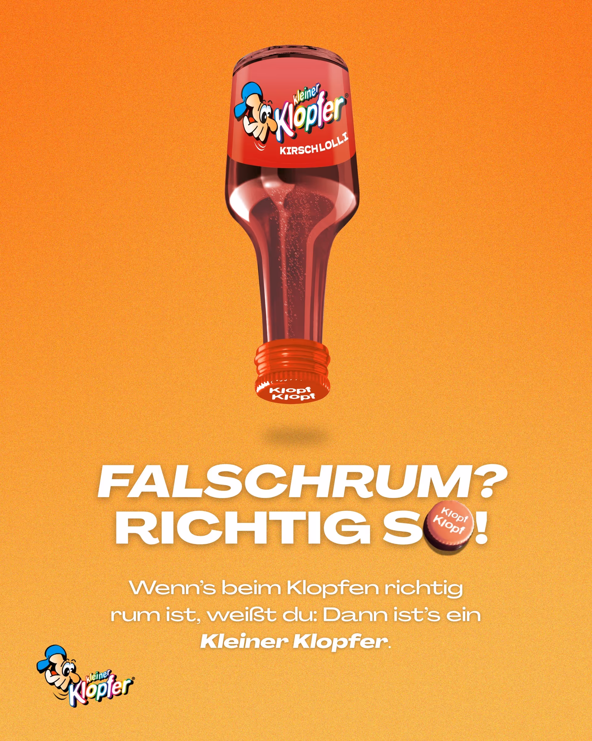 Kleiner Klopfer Kirschlolli Flasche kopfüber vor orangefarbenem Hintergrund mit deutschem Text.