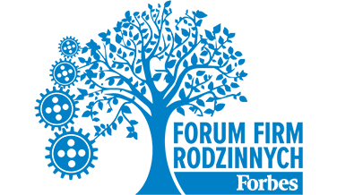 Niebieskie drzewo z trybikami z lewej strony oraz napis Forum Firm Rodzinnych i logo Forbes.