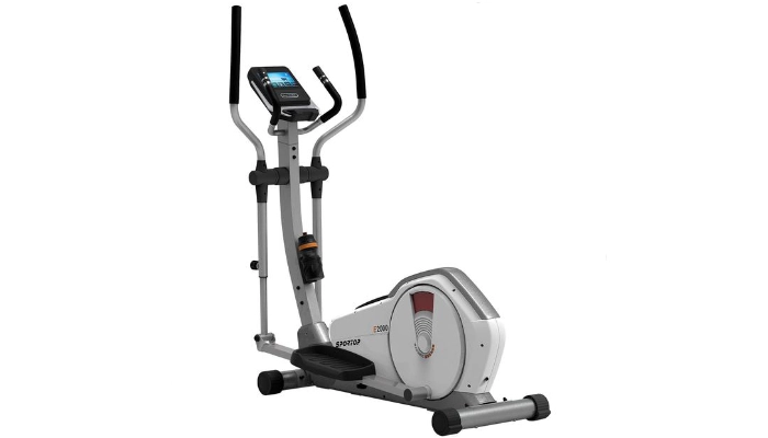 Szary i czarny orbitrek do ćwiczeń z cyfrowym wyświetlaczem i uchwytem na butelkę.