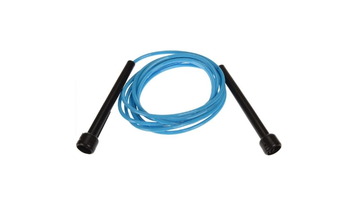 Niebieska skakanka z czarnymi rączkami.