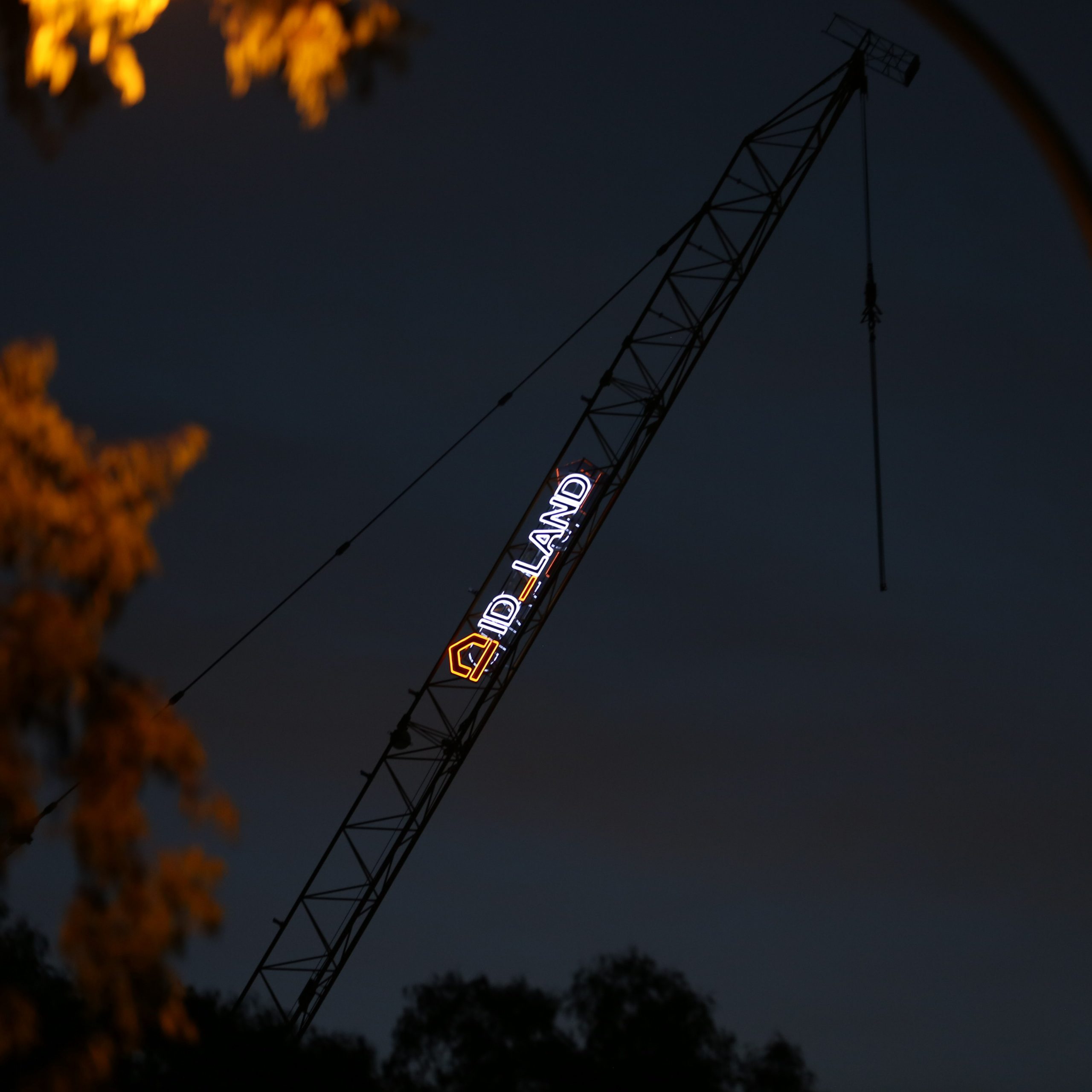 Crane go up at Canvas