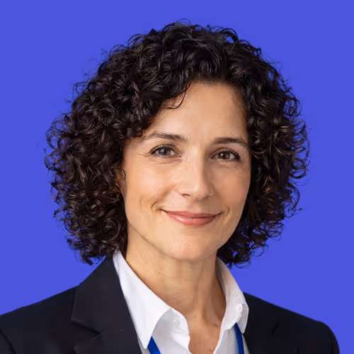 Portrait photo of Carolyn Smith