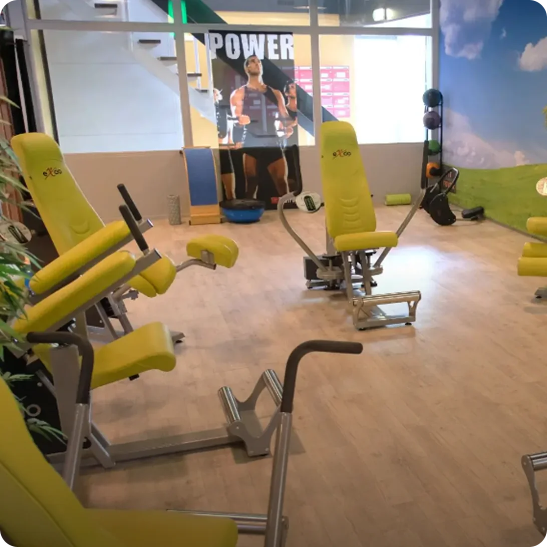 close-up-woman-doing-crossfit-workout 4