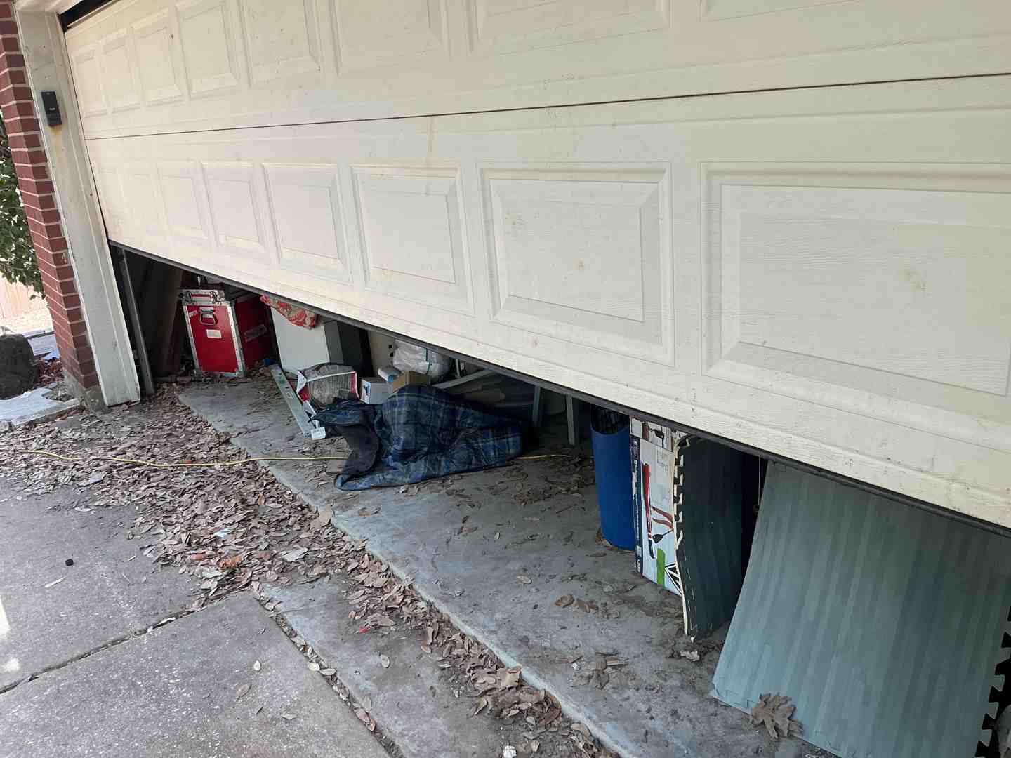 stuck garage door in a Bee Cave TX residential driveway - why is my garage door stuck in bee cave tx stuck garage door in a Bee Cave TX residential driveway - why is my garage door stuck in bee cave tx