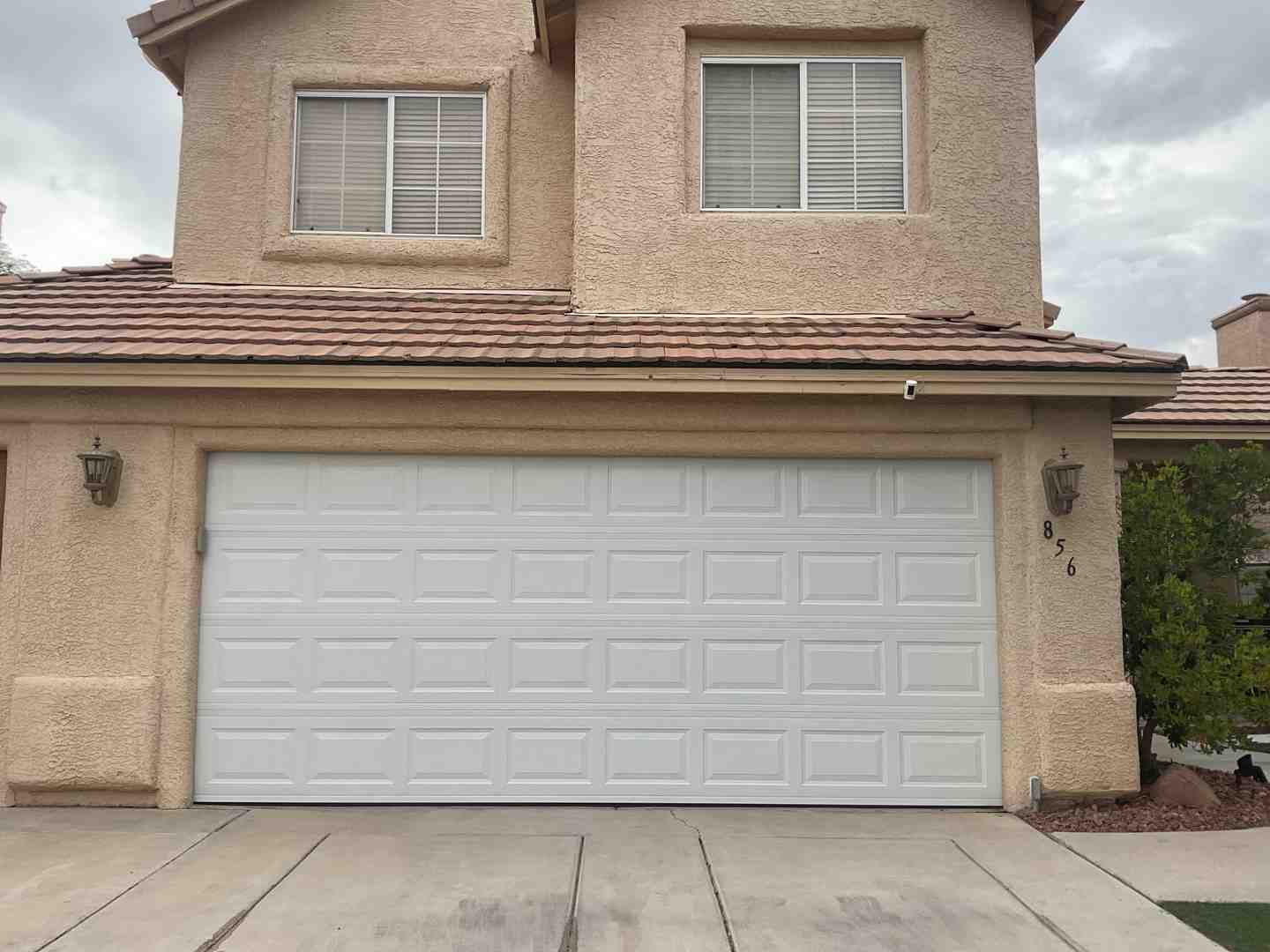 Modern Las Vegas home with stylish garage door - what to look for in a garage door contractor