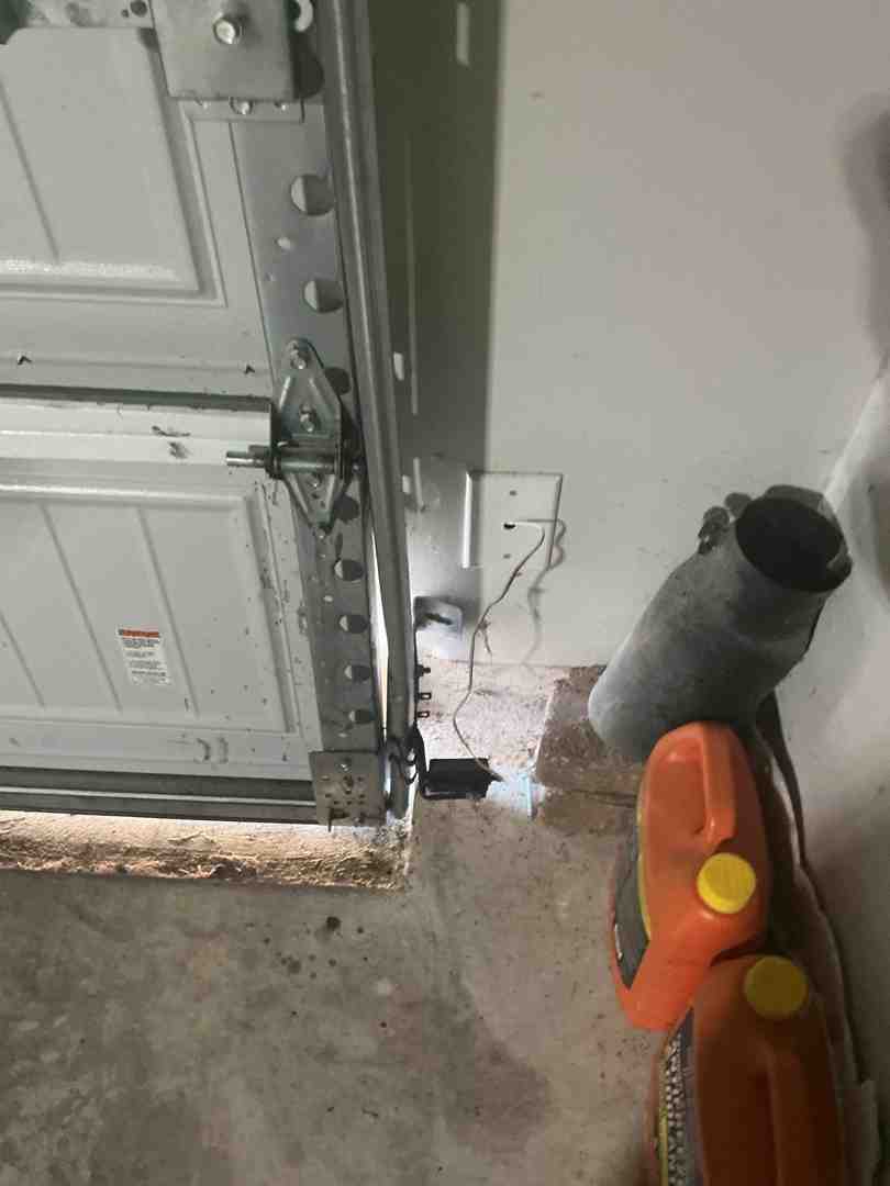 Don't Break Your Back: When to Hire a Garage Door Expert