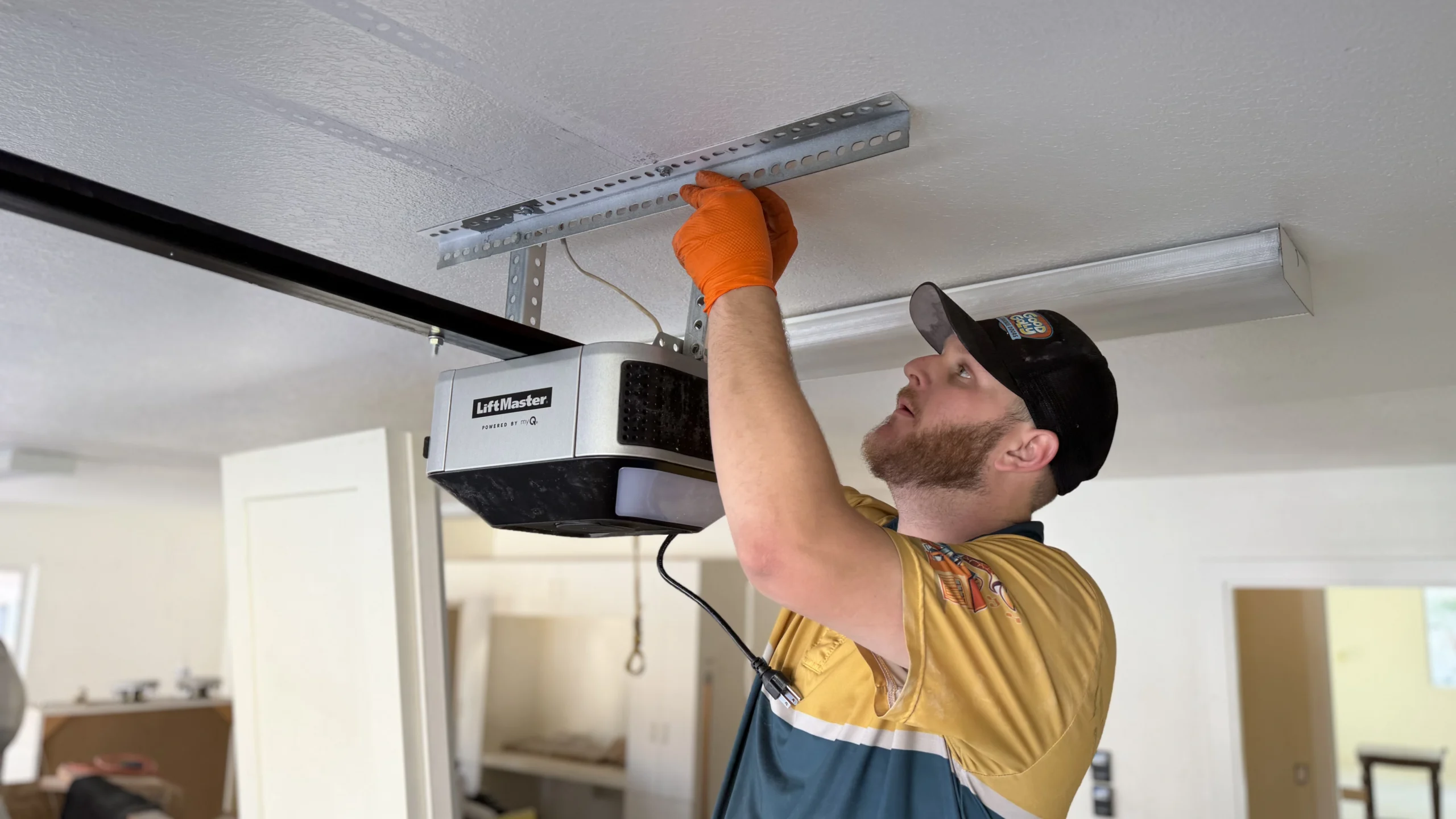 Emergency broken garage door in helendale ca: Urgent 24/7