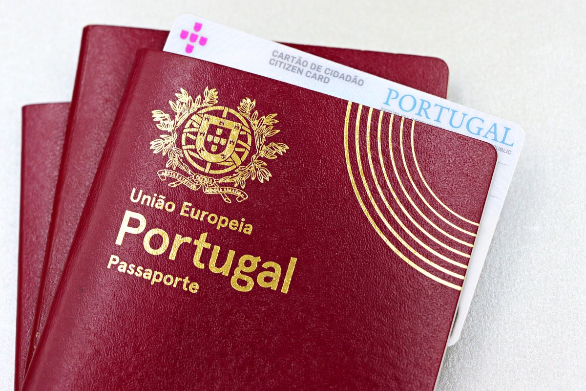 Passport and identity documents required for a Polish karta pobytu application