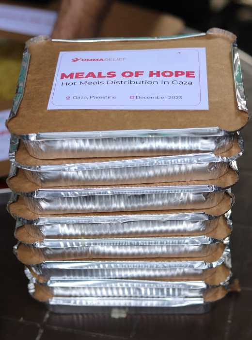 Hot meals prepared by Umma Relief, stacked and ready for distribution to families in need in crisis-hit areas.