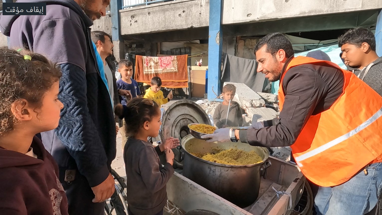 Hot meal aid for children in crisis.