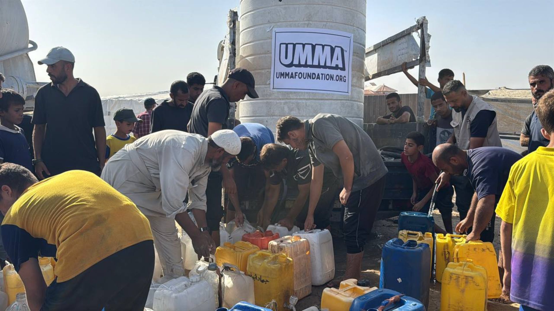 Umma Foundation volunteers distributing clean water