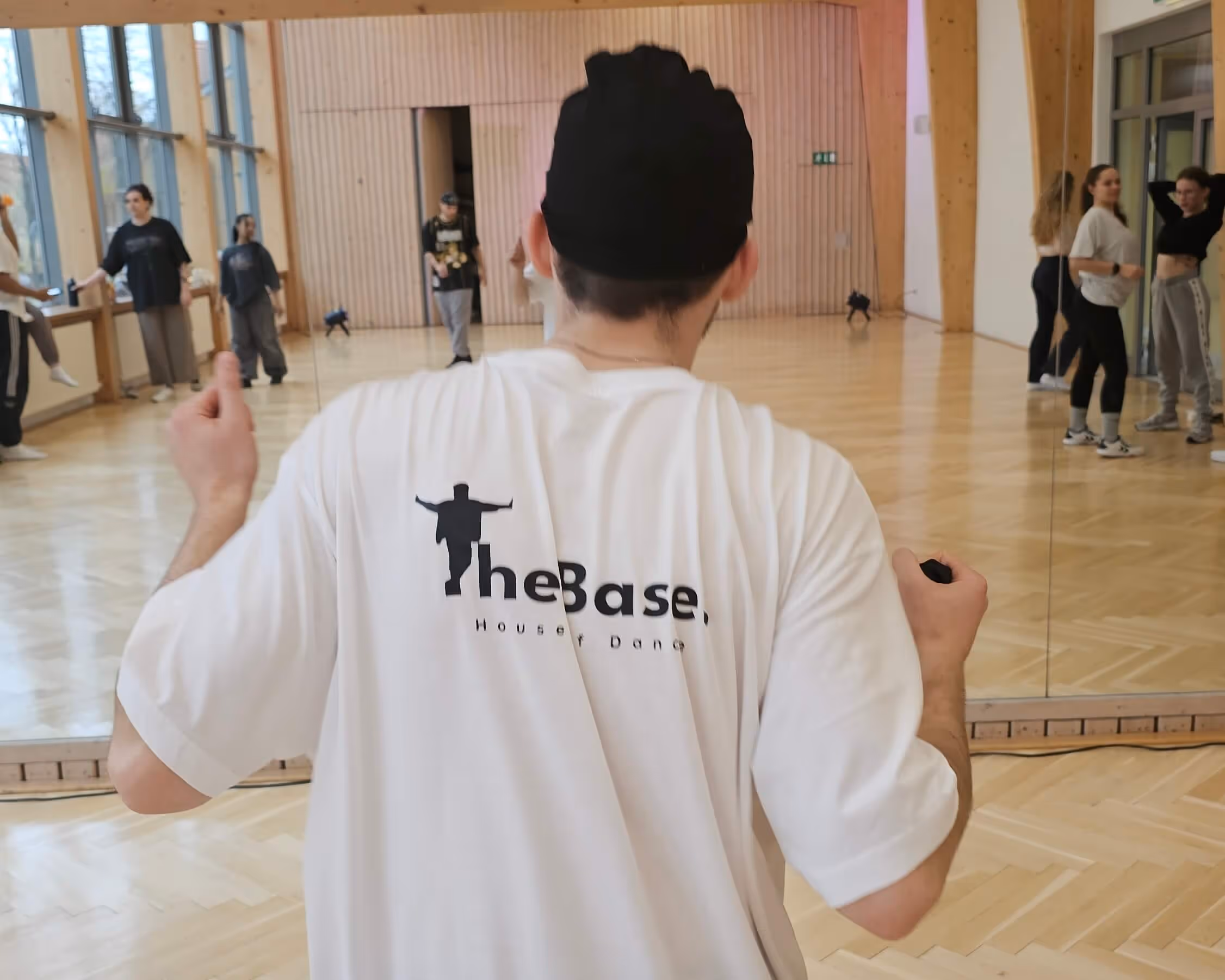 Gruppentraining im Tanzkurs Groove, Flow & Musicality bei The Base. - House of Dance