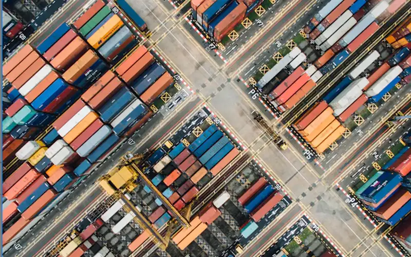 Containerhafen als Motiv für Weltwirtschaft