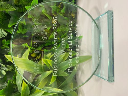 Top 3 Opticians in Chelmsford 2021 award badge from Three Best Rated