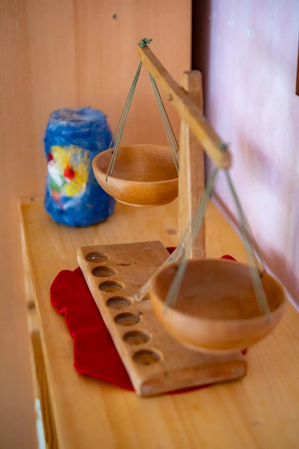 Waldorfska dekoracija v vrtcu.