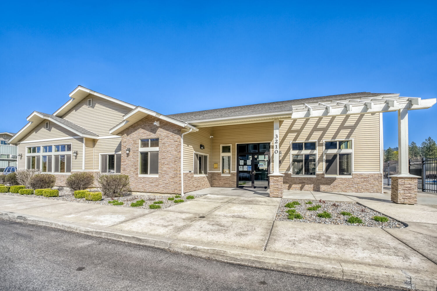 Exterior of the Copper Hill leasing office serving affordable apartments in Spokane Valley