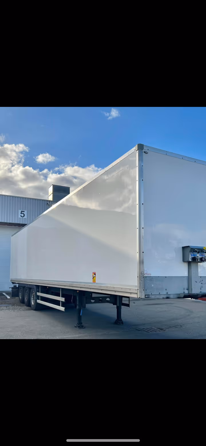 Travaux de carrosserie industrielle sur poids lourd et véhicule technique