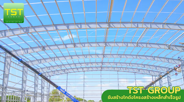 โครงสร้างเหล็กระบบ PEB เป็นทางเลือกที่ชาญฉลาดสำหรับธุรกิจที่ต้องการโกดัง คลังสินค้า หรือโรงงานที่ตอบสนองต่อความต้องการด้านต้นทุน เวลา ความแข็งแรง และความยั่งยืนในระยะยาว