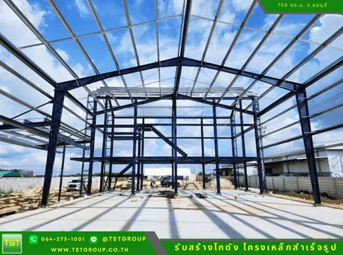 ระบบ PEB ใช้การผลิตชิ้นส่วนจากโรงงานที่มีมาตรฐานสูง จากนั้นนำมาประกอบหน้างาน ส่งผลให้กระบวนการก่อสร้างมีความรวดเร็วกว่าโครงสร้างแบบดั้งเดิมถึง 30-50%