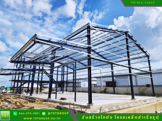 โครงสร้างเหล็ก PEB มีความแข็งแรงสูง รองรับน้ำหนักได้ดี และทนทานต่อสภาพอากาศที่หลากหลาย ไม่ว่าจะเป็นลมแรง ฝนตก หรือแสงแดดจัด ทำให้เหมาะสำหรับการใช้งานในทุกภูมิภาคของประเทศไทย