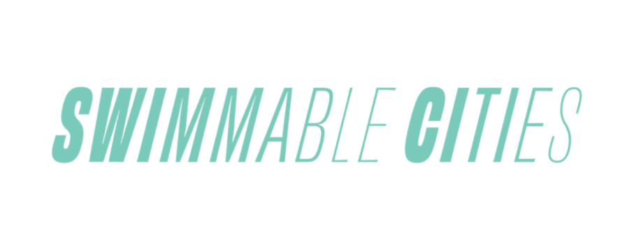 Tekstlogo met 'Swimmable Cities' in een aflopende blauwe tint.