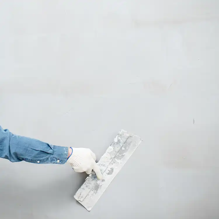 Frisch verputzte Innenwand – Leistung Verputzen von Buli-Bau.