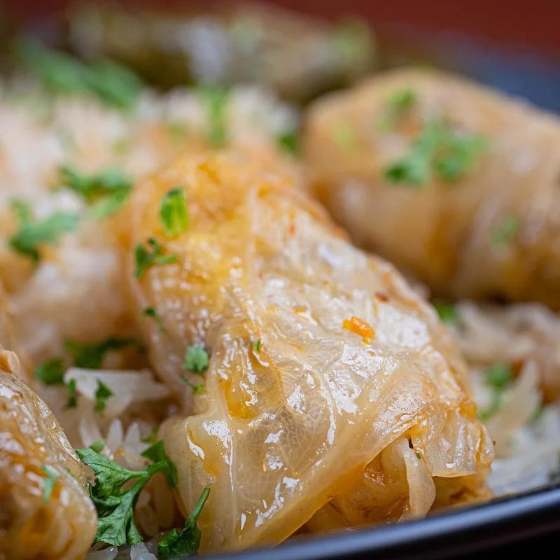 A bowl of food with rice, meat, and vegetables.