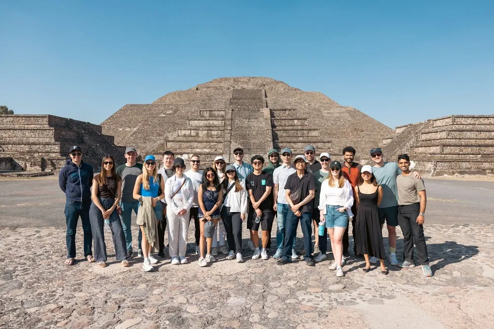 Cambio Team Pyramids