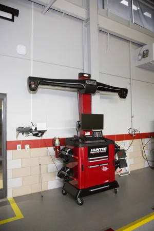 Hunter Engineering wheel alignment system in an automotive training lab.