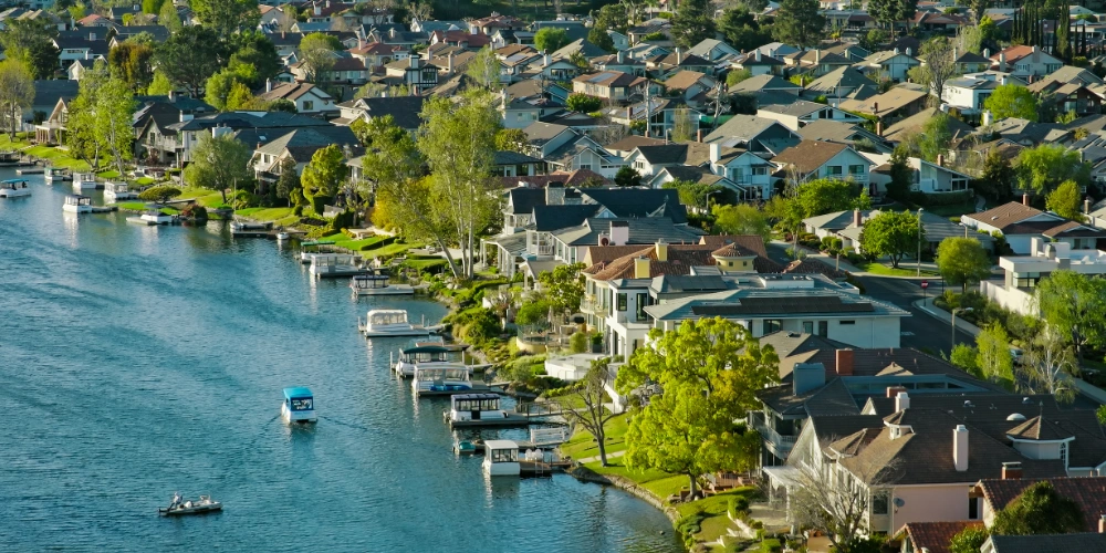 City of Thousand Oaks welcome sign near residential neighborhoods served by Stowell Plumbing