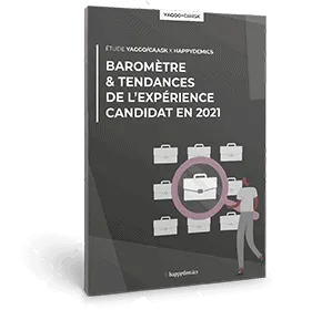 Couverture d'étude intitulée Baromètre & tendances de l'expérience candidat en 2021 avec illustration d'une personne utilisant une loupe pour examiner des mallettes.