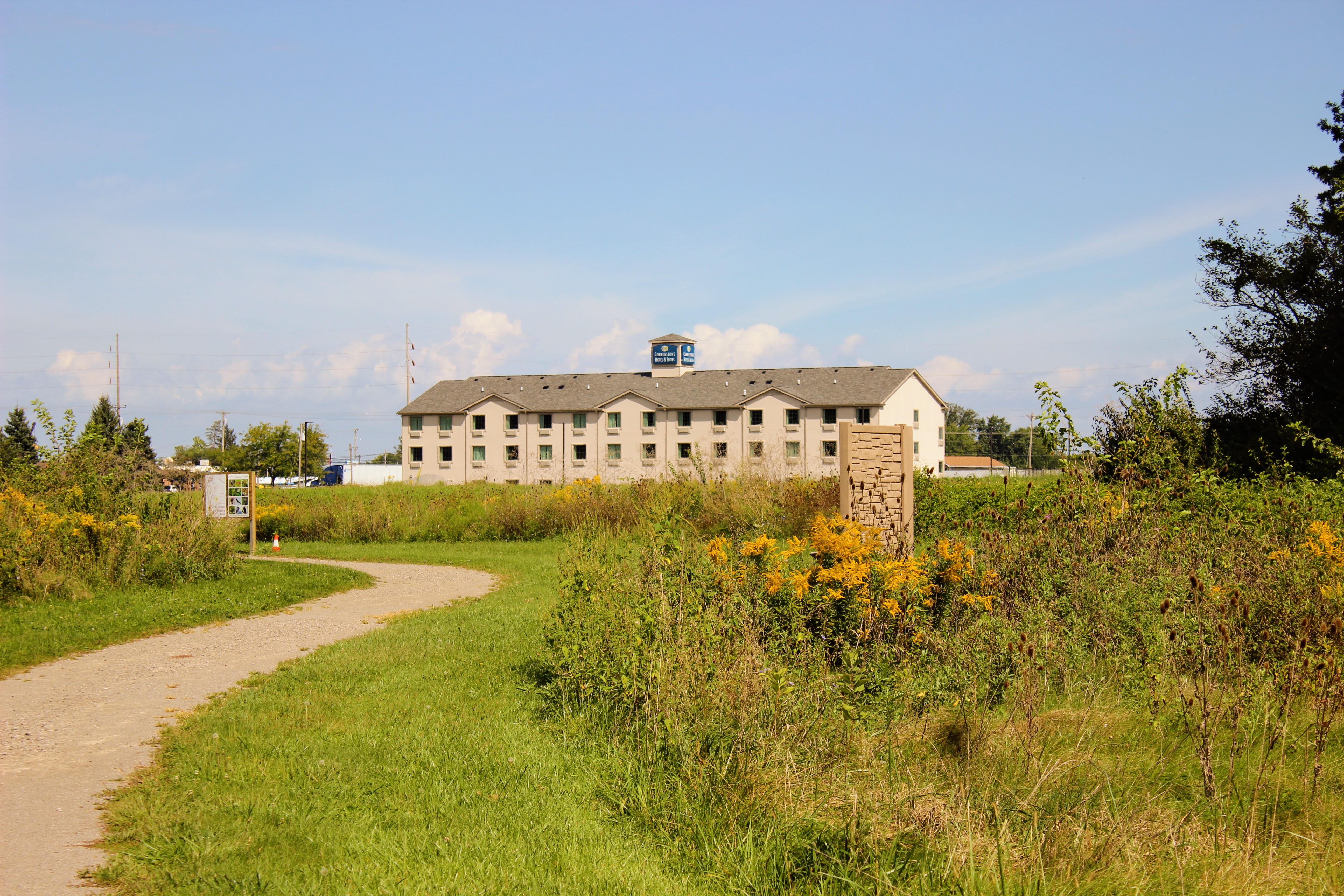 Cobblestone Hotel and Suites exterior at Indian Lake, Ohio