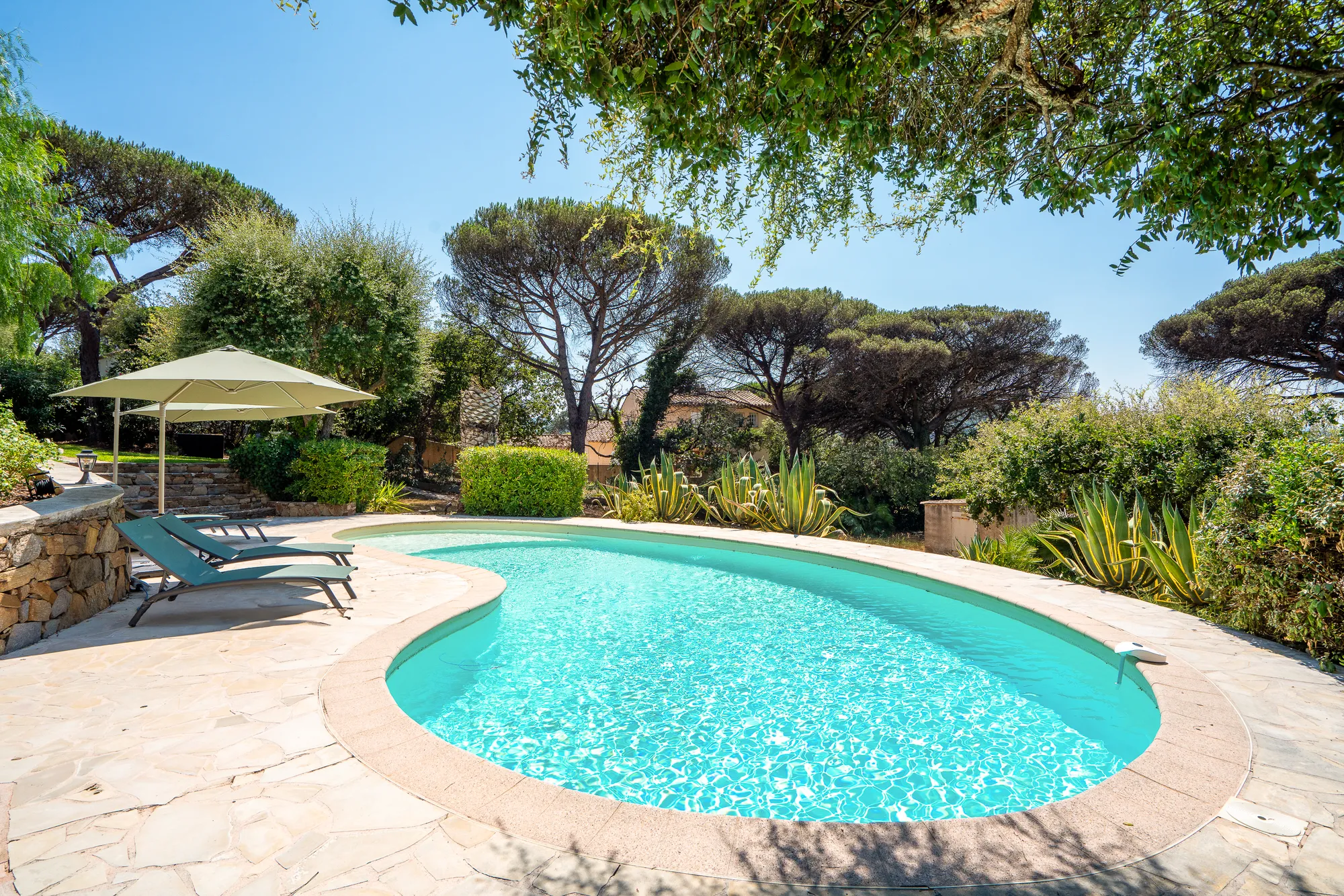 Villa SUNSET â Private swimming pool surrounded by stone paving, Gassin
