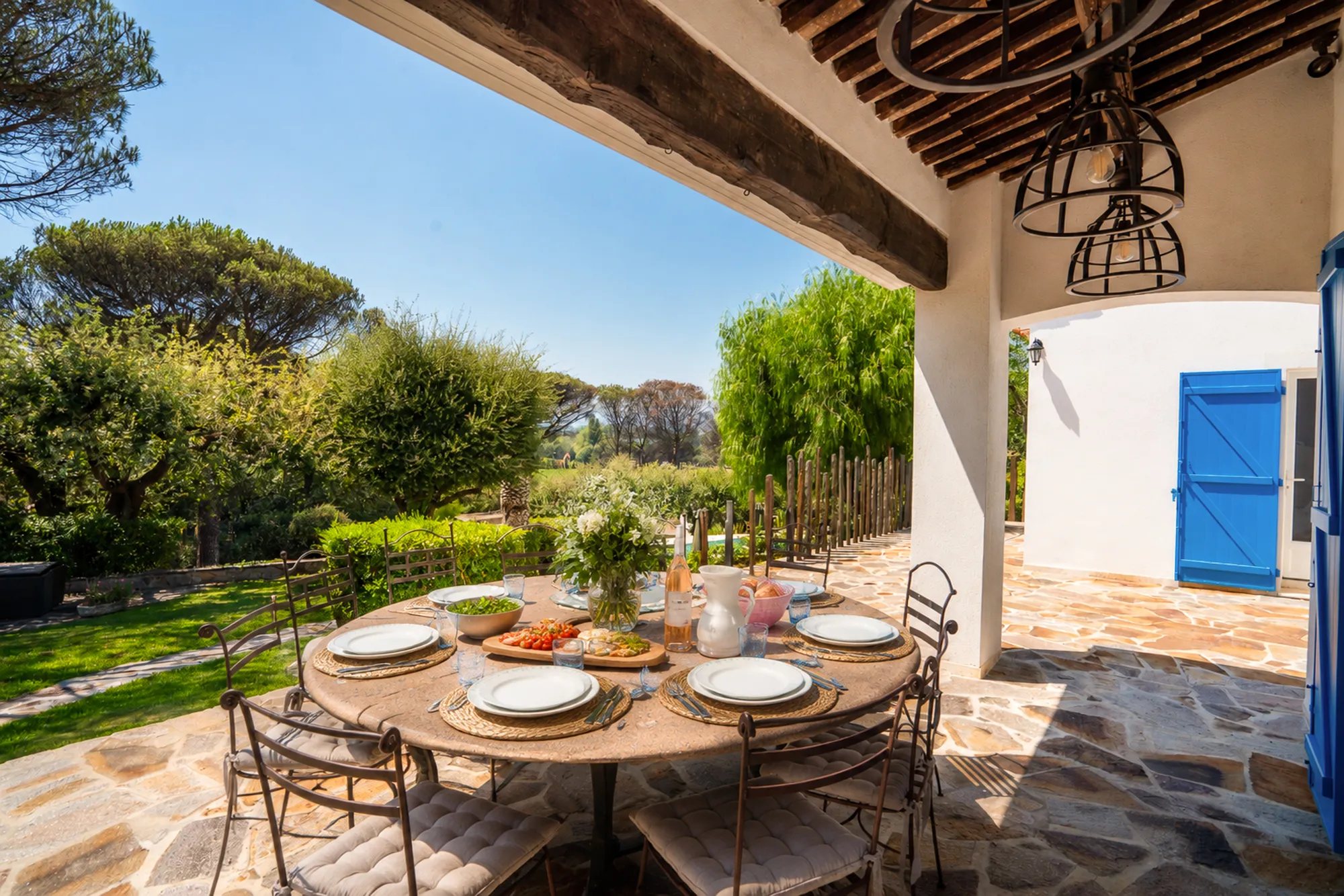 Villa SUNSET â Covered terrace with outdoor dining table, Gassin