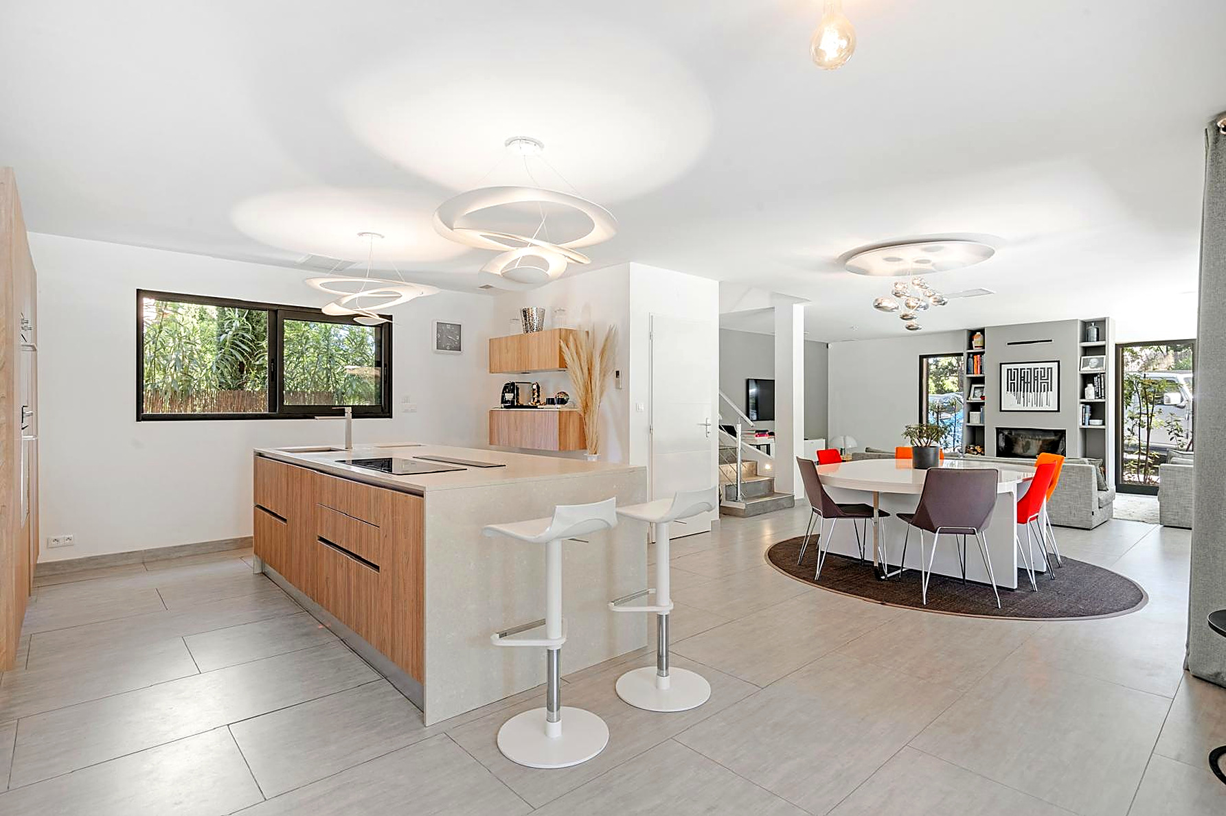 Villa AMOR – Open kitchen and dining area, Saint-Tropez