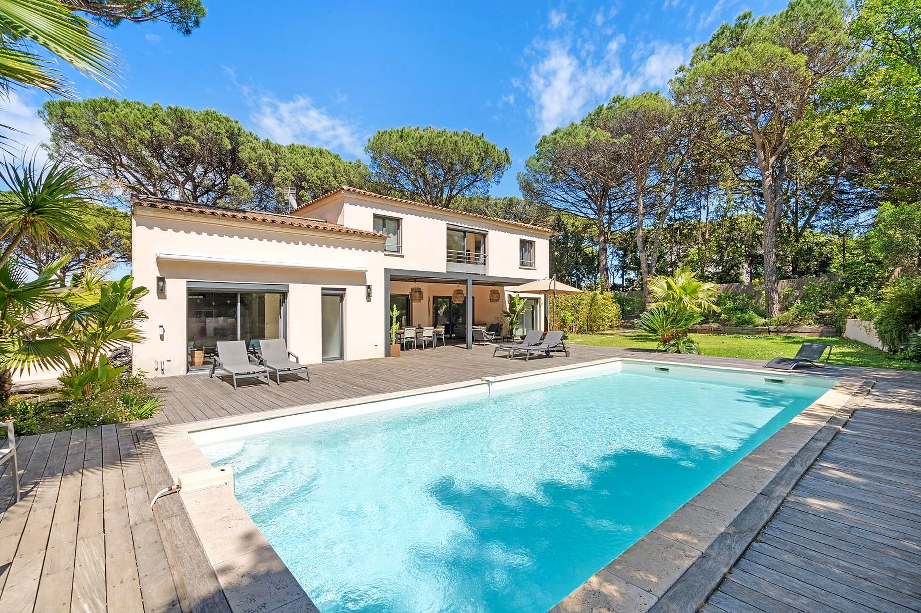 Villa AMOR – Piscine et terrasse en bois, Saint-Tropez