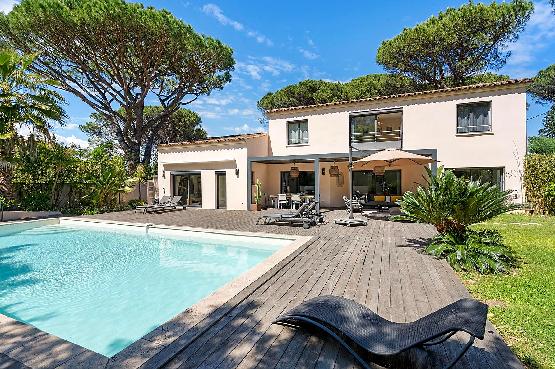Villa AMOR – Pool surrounded by umbrella pines, Saint-Tropez