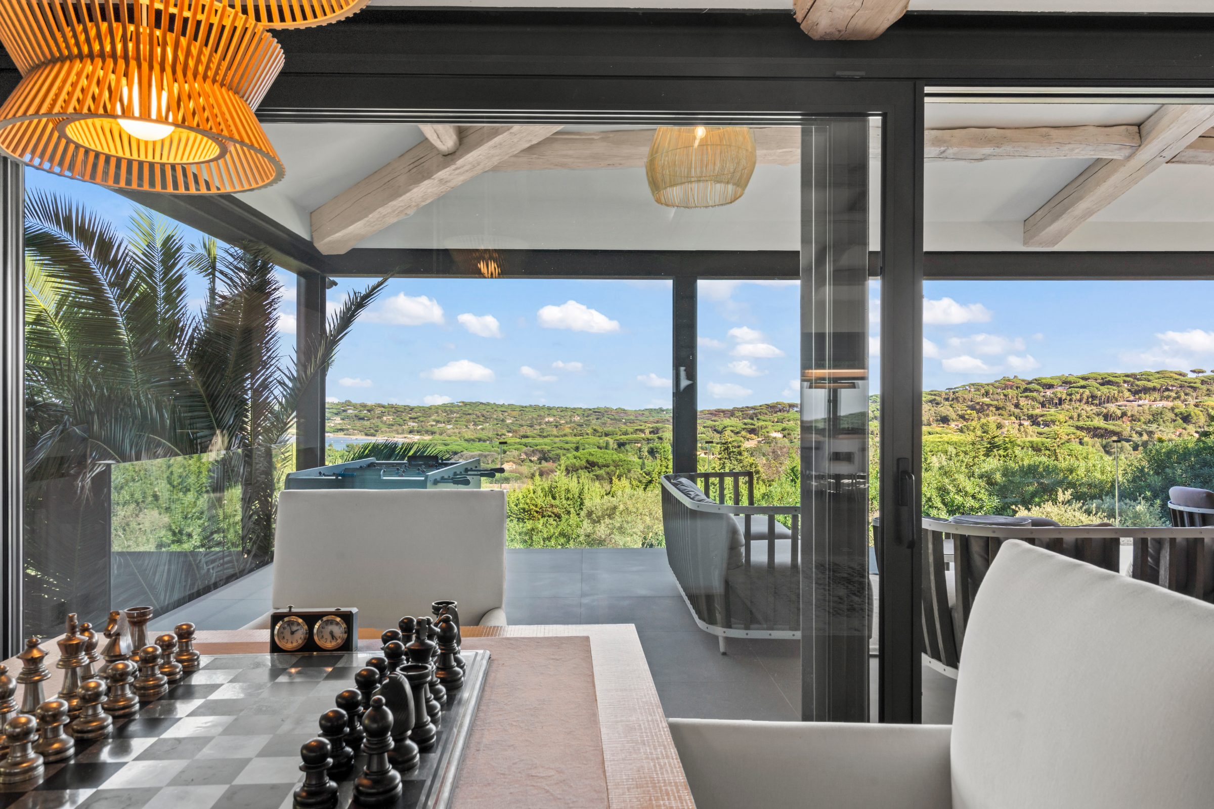 Villa TEXAS – Covered lounge terrace overlooking the hills