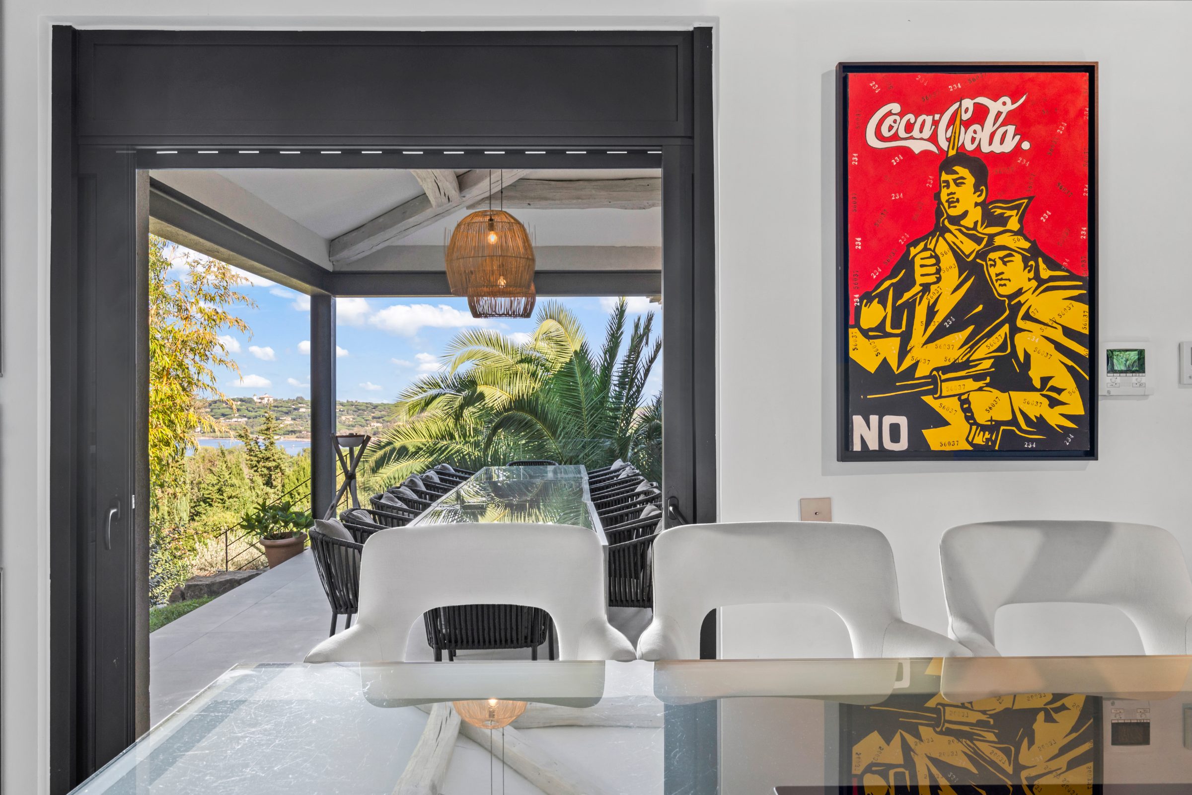 Villa TEXAS – Kitchen bar opening onto the terrace