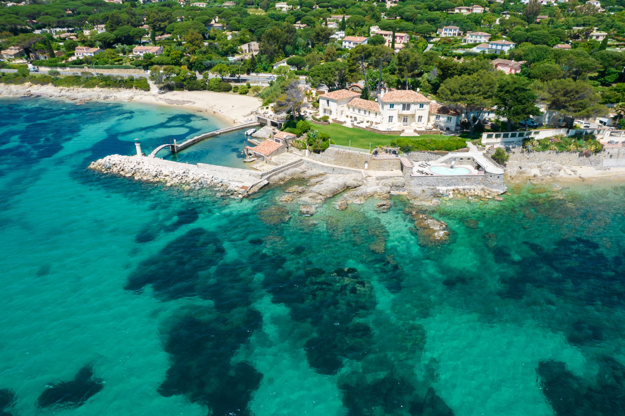Villa ODYSSÉE – Aerial view of the private harbour and turquoise waters