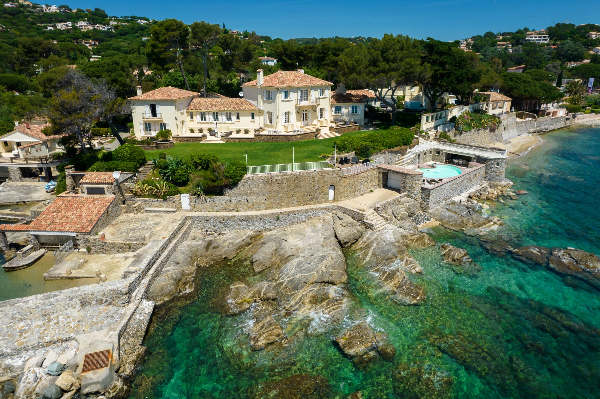 Villa ODYSSÉE – The estate on its headland facing the sea