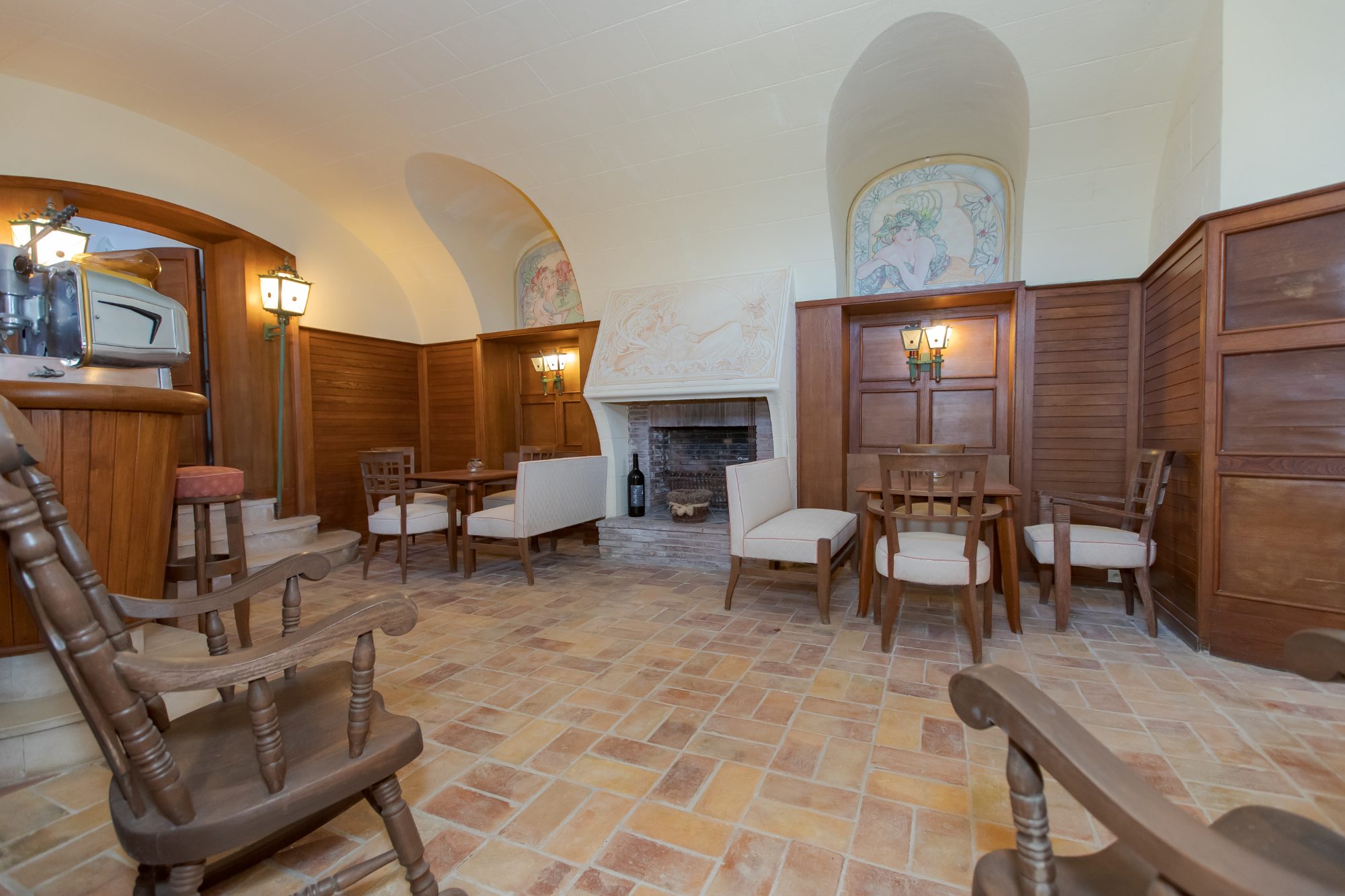 Villa ODYSSÉE – Hidden speakeasy bar