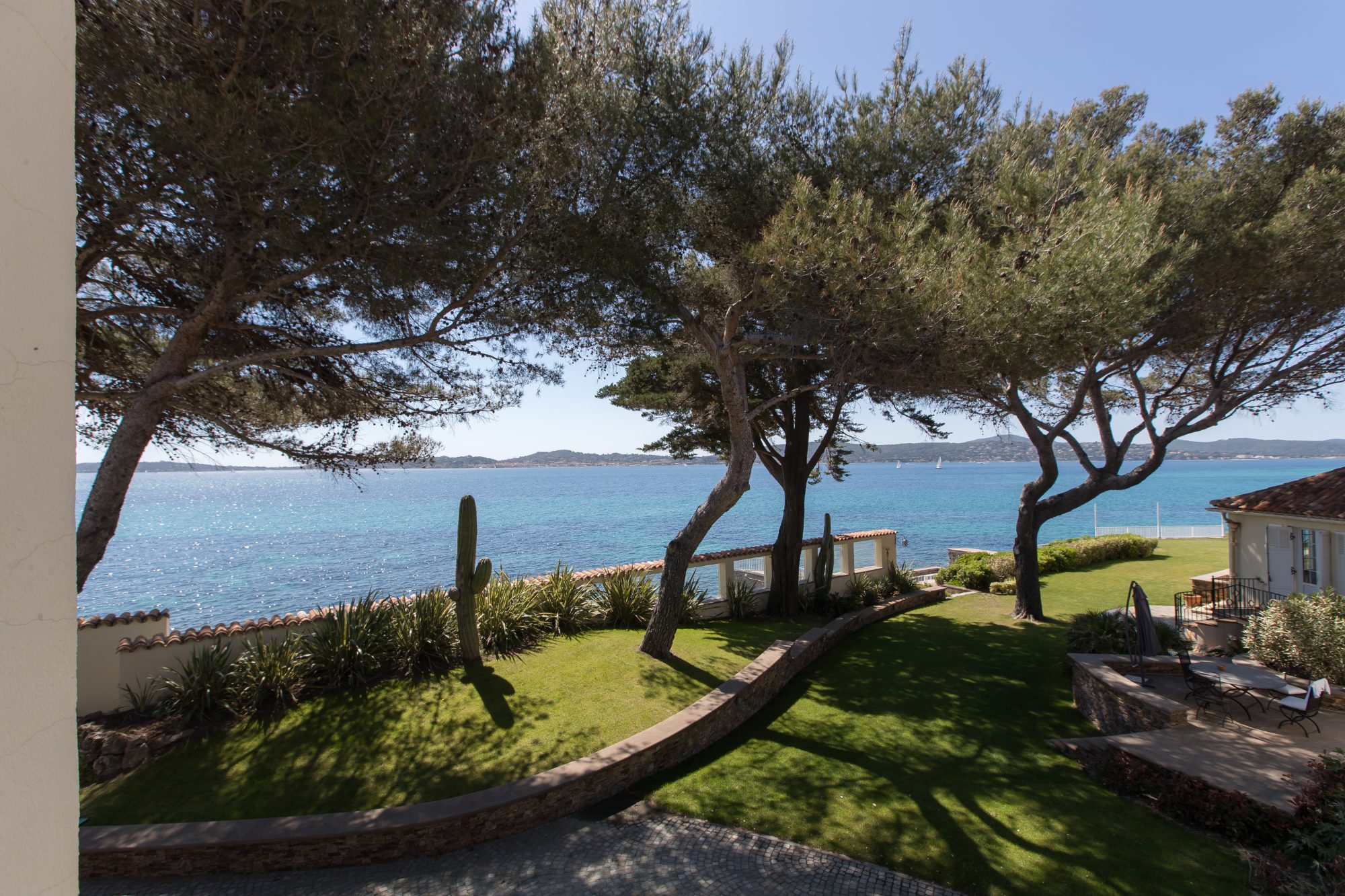Villa BEAURIVAGE – Garden facing the Gulf of Saint-Tropez