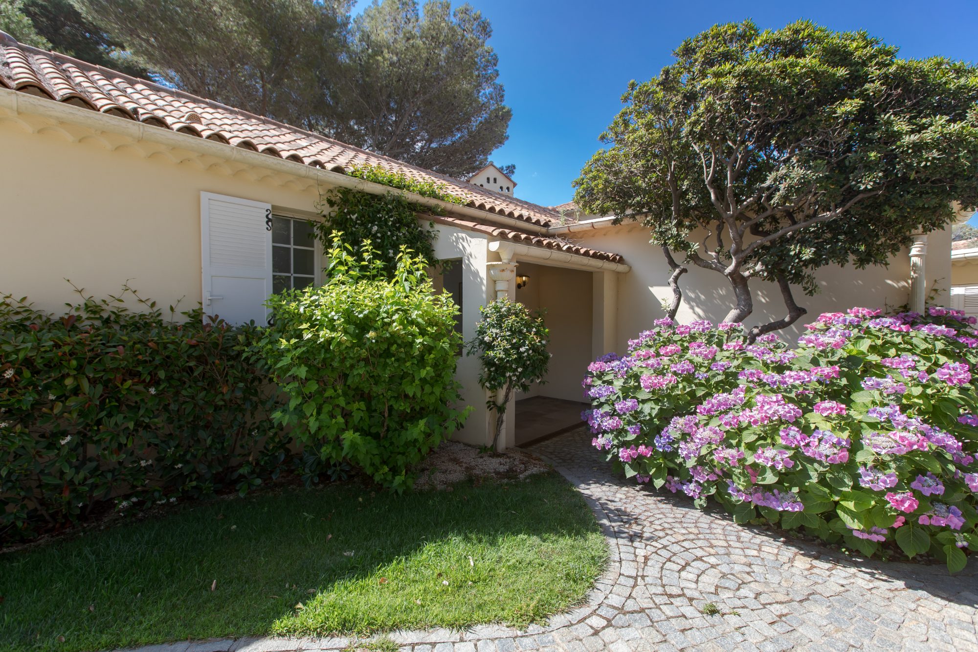 Villa BEAURIVAGE – Villa des Pins