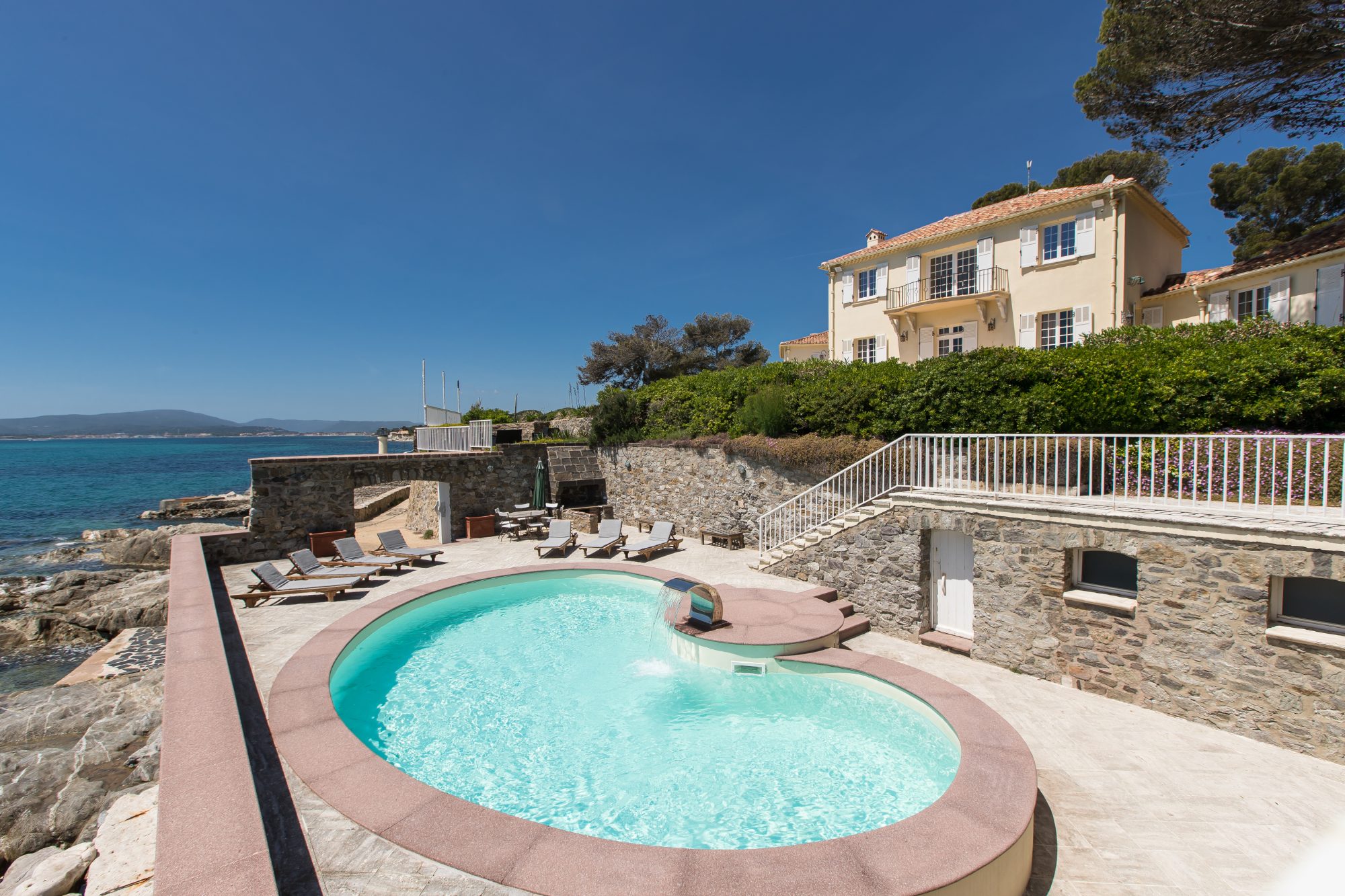 Villa BEAURIVAGE – Swimming pool on the rocks