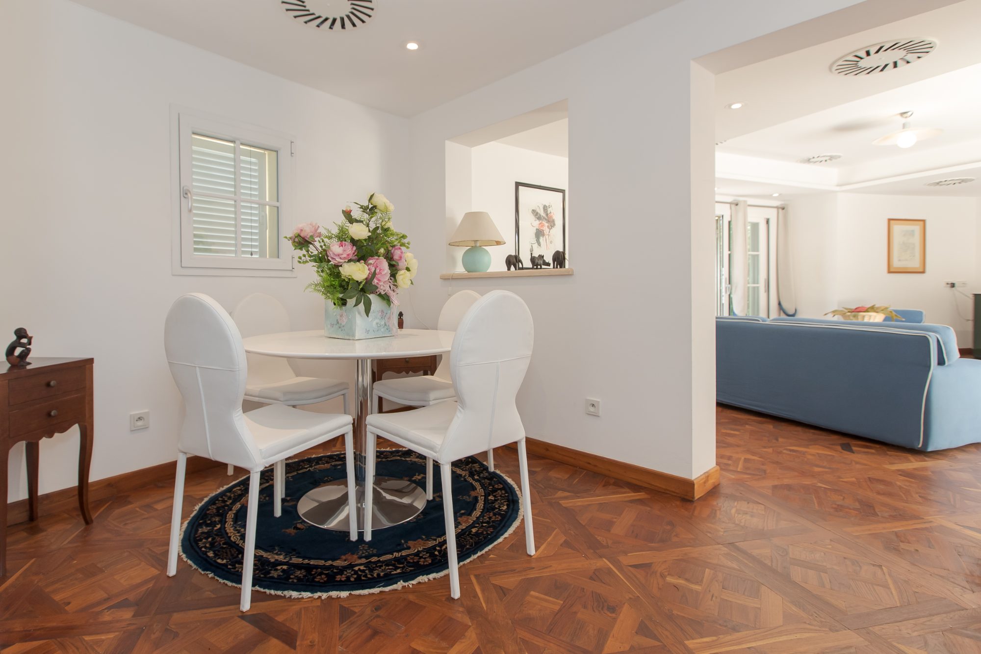 Villa DE LA PLAGE – Dining area